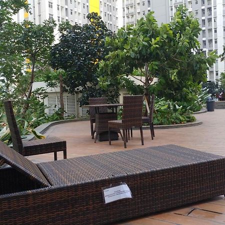 Modern And Comfortable Studio Apartment Springlake Summarecon Near Summarecon By Travelio 베카시 외부 사진