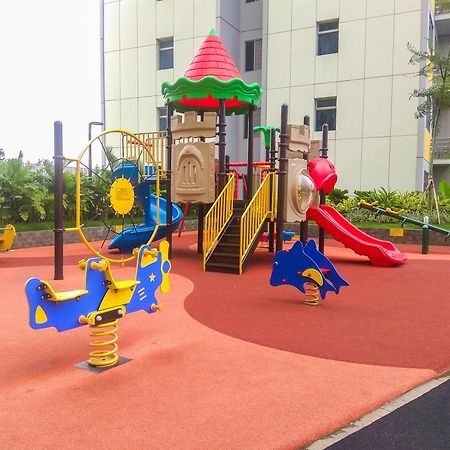 Modern And Comfortable Studio Apartment Springlake Summarecon Near Summarecon By Travelio 베카시 외부 사진